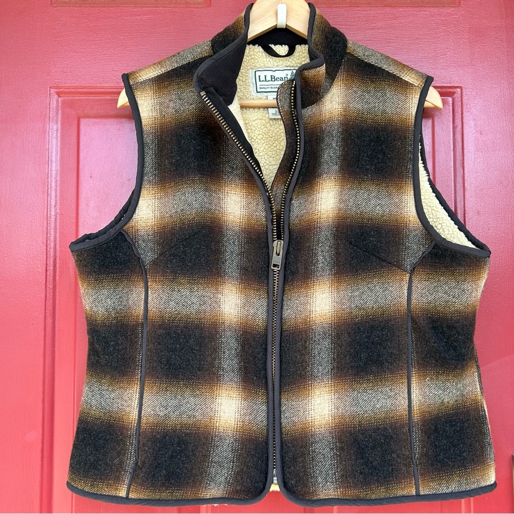 LL BEANsL wool plaid vest-sherpa fleece lining-2 side zip pockets out-1 in-thick